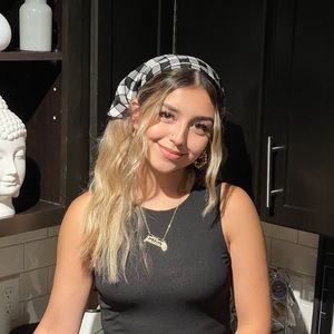 Meet your Posher, Jessica